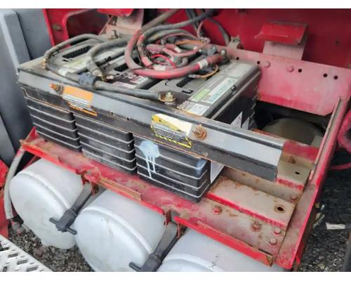 mack-cxu613-battery-box #1432783