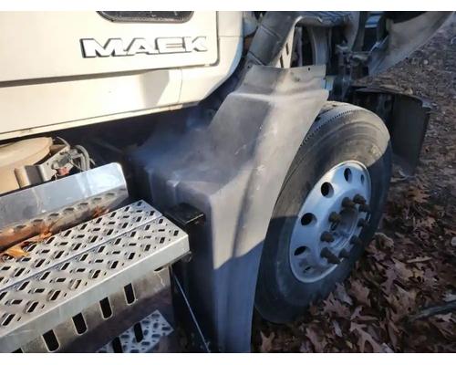  Mack CXU613 Fender Extension #
