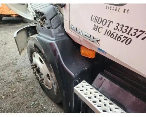 Mack CXU613 Fender Extension # Mack CXU613 Fender Extension #