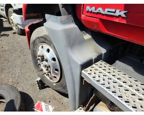  Mack CXU613 Fender Extension #