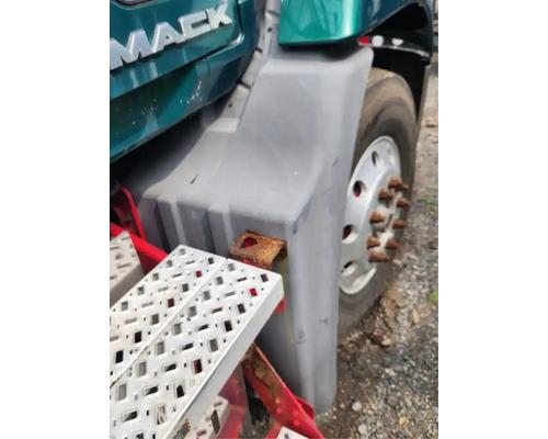 mack-cxu613-fender-extension #1432837