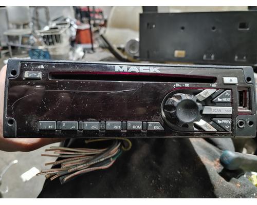 MACK CXU613 Radio
