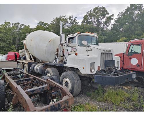 MACK DM686X Complete Vehicle