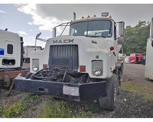 MACK DM686X Complete Vehicle