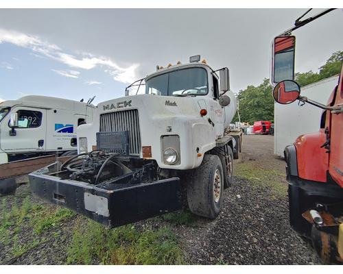 MACK DM686X Complete Vehicle