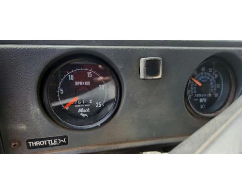  Mack DM688S Instrument Cluster #