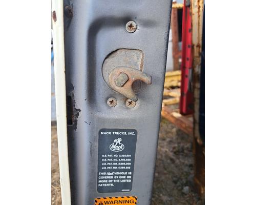 MACK DM690S Door Assembly, Front