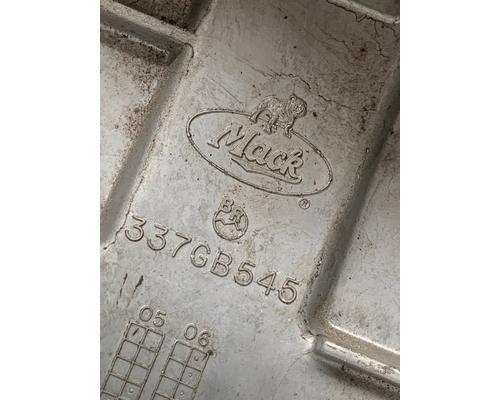MACK E7 Valve Cover