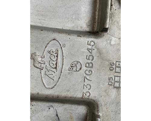 MACK E7 Valve Cover