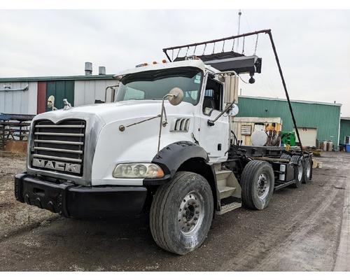 MACK GU813 Complete Vehicle