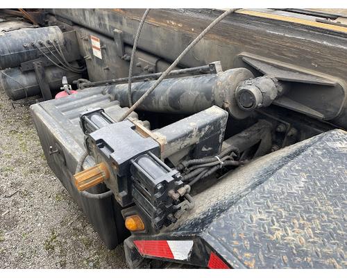 MACK GU813 Parts Vehicles