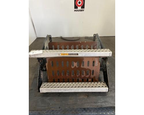 MACK GU813 Side Step OEM# 29QM7164P2 in DES MOINES, IA