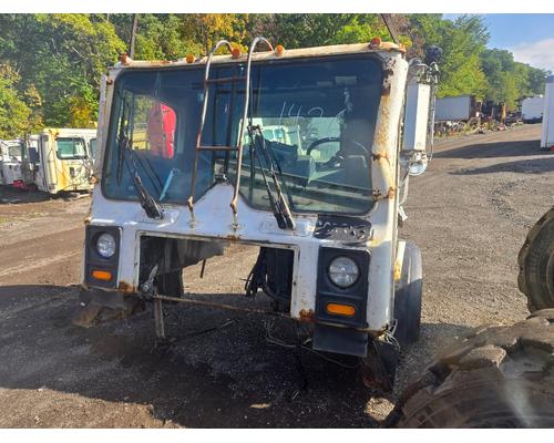 MACK MR688S Cab