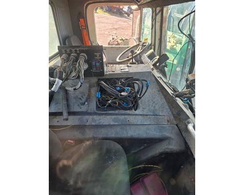 MACK MR688S Cab