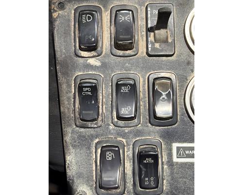 MACK RD688S Dash Panel