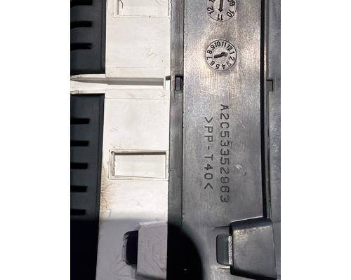 MITSUBISHI FUSO FE180 Instrument Cluster
