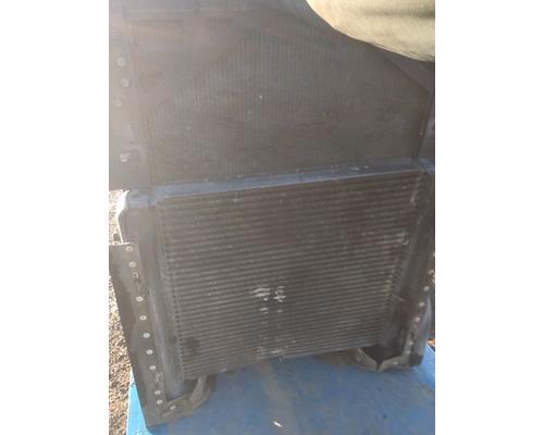 PETERBILT 320 Radiator