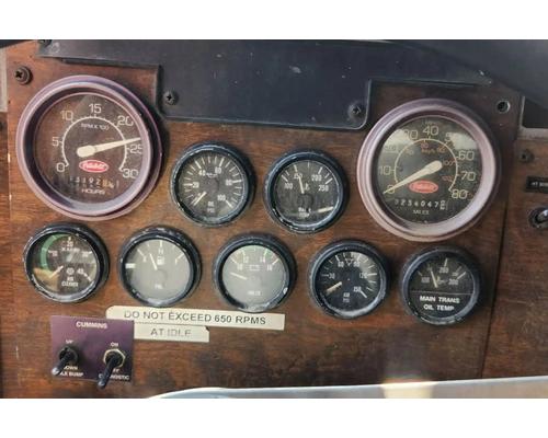  Peterbilt 330 Instrument Cluster #