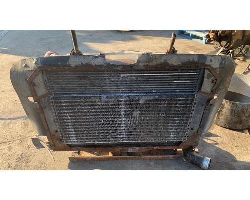 PETERBILT 330 Radiator