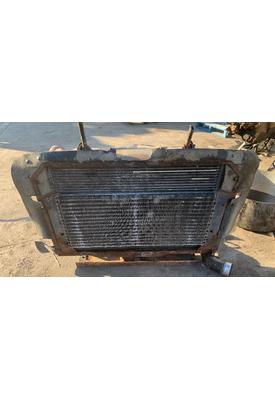 PETERBILT 330 Radiator