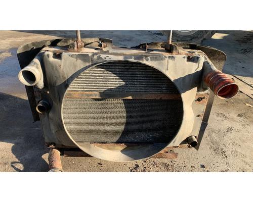 PETERBILT 330 Radiator