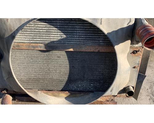 PETERBILT 330 Radiator