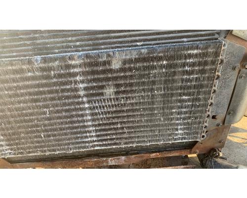 PETERBILT 330 Radiator