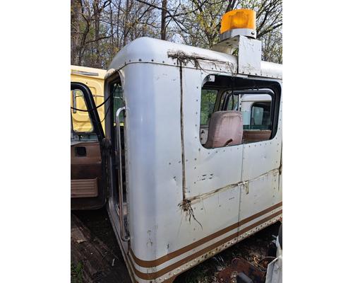 PETERBILT 375 Cab or Cab Mount