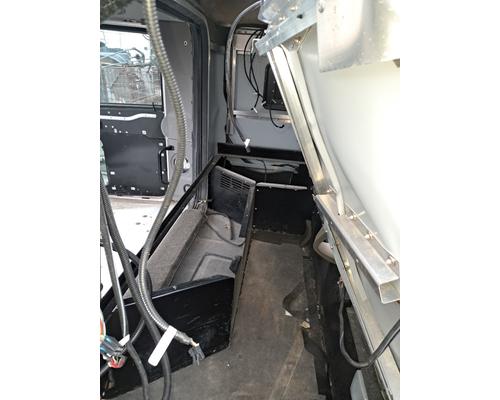 PETERBILT 377 Cab or Cab Mount