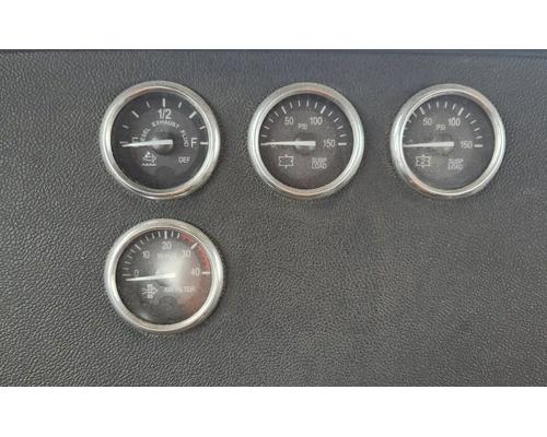  Peterbilt 384 Instrument Cluster #