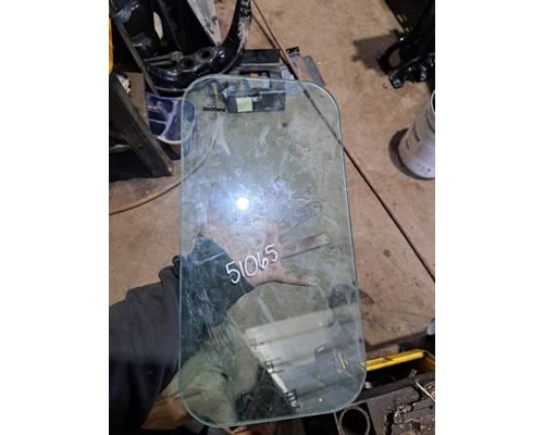 PETERBILT 388 Door Glass Front