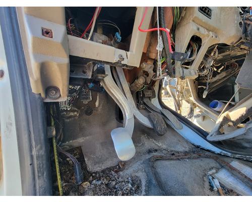 2005 STERLING ACTERRA CYLINDER (STEER)