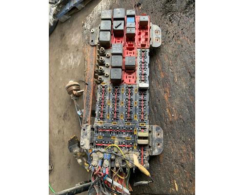 STERLING L9500 SERIES Fuse Box