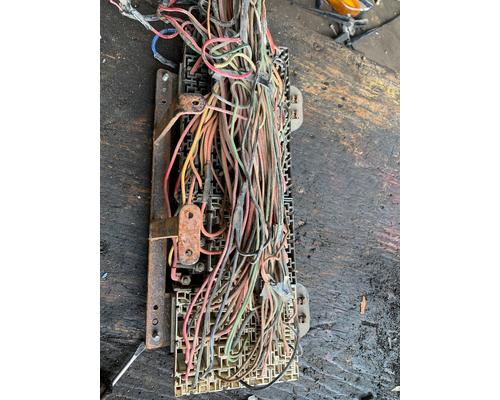 STERLING L9500 SERIES Fuse Box