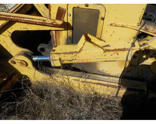 1900 TIGERCAT 620 CYLINDER (BLADE)