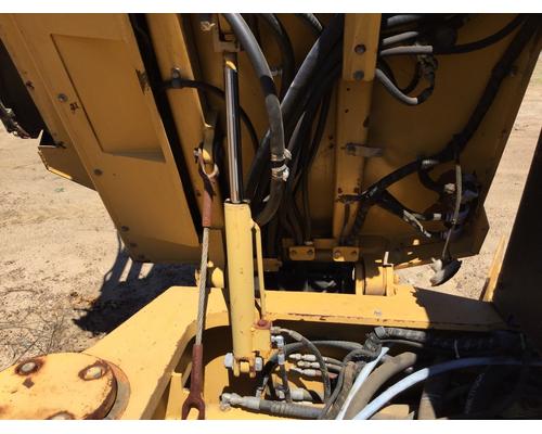1900 TIGERCAT 630C CYLINDER (CAB TILT)
