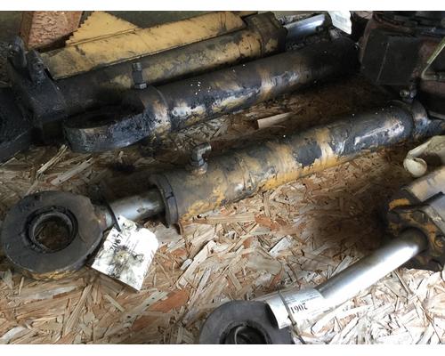 1900 TIGERCAT 630 CYLINDER (STEER)