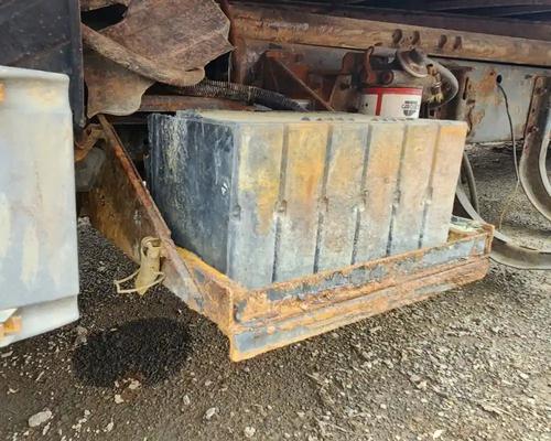 ud-nissan-ud1800cs-battery-box #1351068