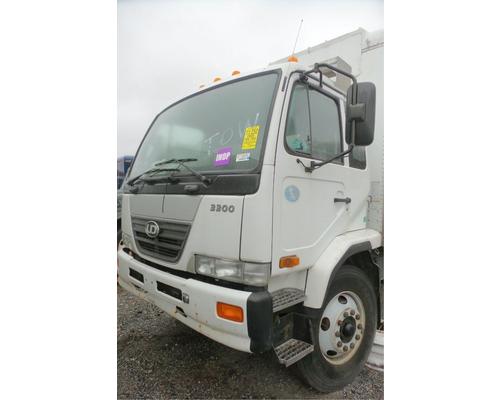  UD/Nissan UD3300 Cab #