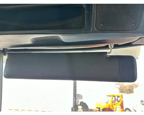 volvowhitegmc-wg64t-visor #1337460