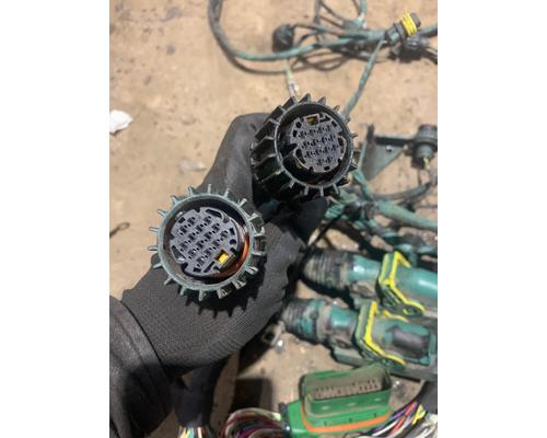 VOLVO VNL780 Engine Wiring Harness