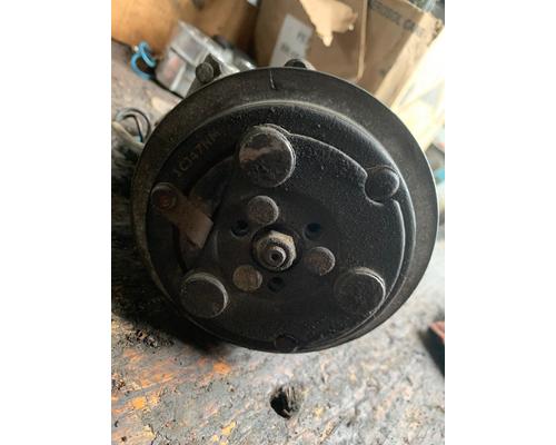 VOLVO VNL AC Compressor