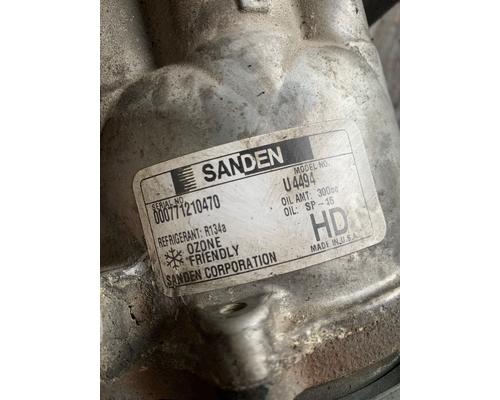 VOLVO VNL AC Compressor