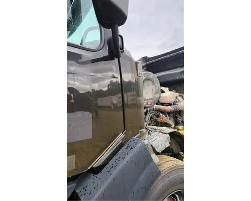  Volvo VNL Cowl #
