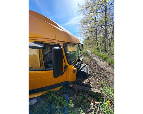 VOLVO VNL Cab or Cab Mount