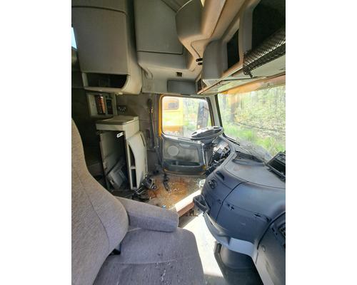 VOLVO VNL Cab