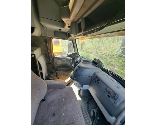 VOLVO VNL Cab