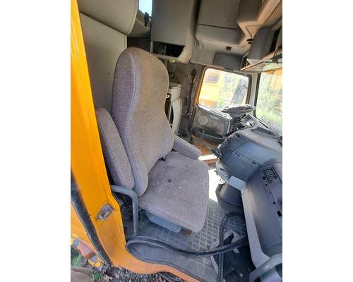 VOLVO VNL Cab