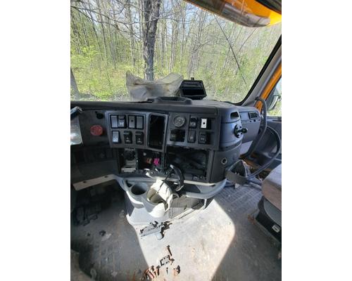 VOLVO VNL Cab