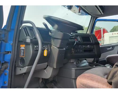 volvo-vnl-dash-assembly #1352053